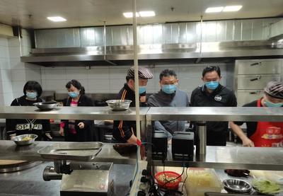 安順市市場(chǎng)監(jiān)管局加強(qiáng)疫情隔離酒店(點(diǎn))電梯與食品安全督導(dǎo)檢查工作